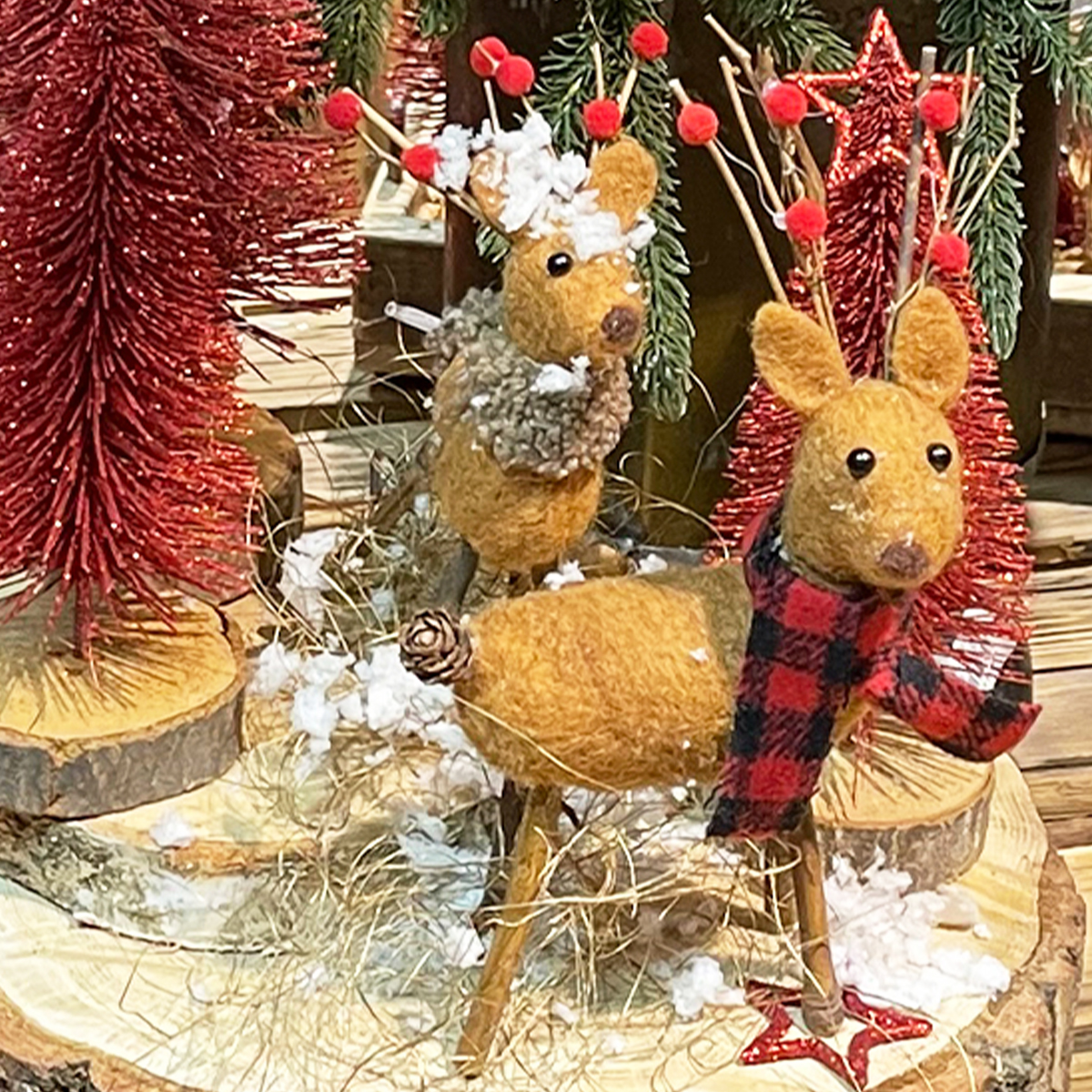 Deko Hirsche, Filzhirsche mit Schal, 17+20cm, 2-fach sort, Set/2