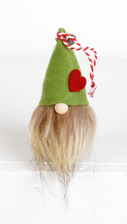 Wichtel "Peter", 9cm, grüne Filzmütze, zum Hängen