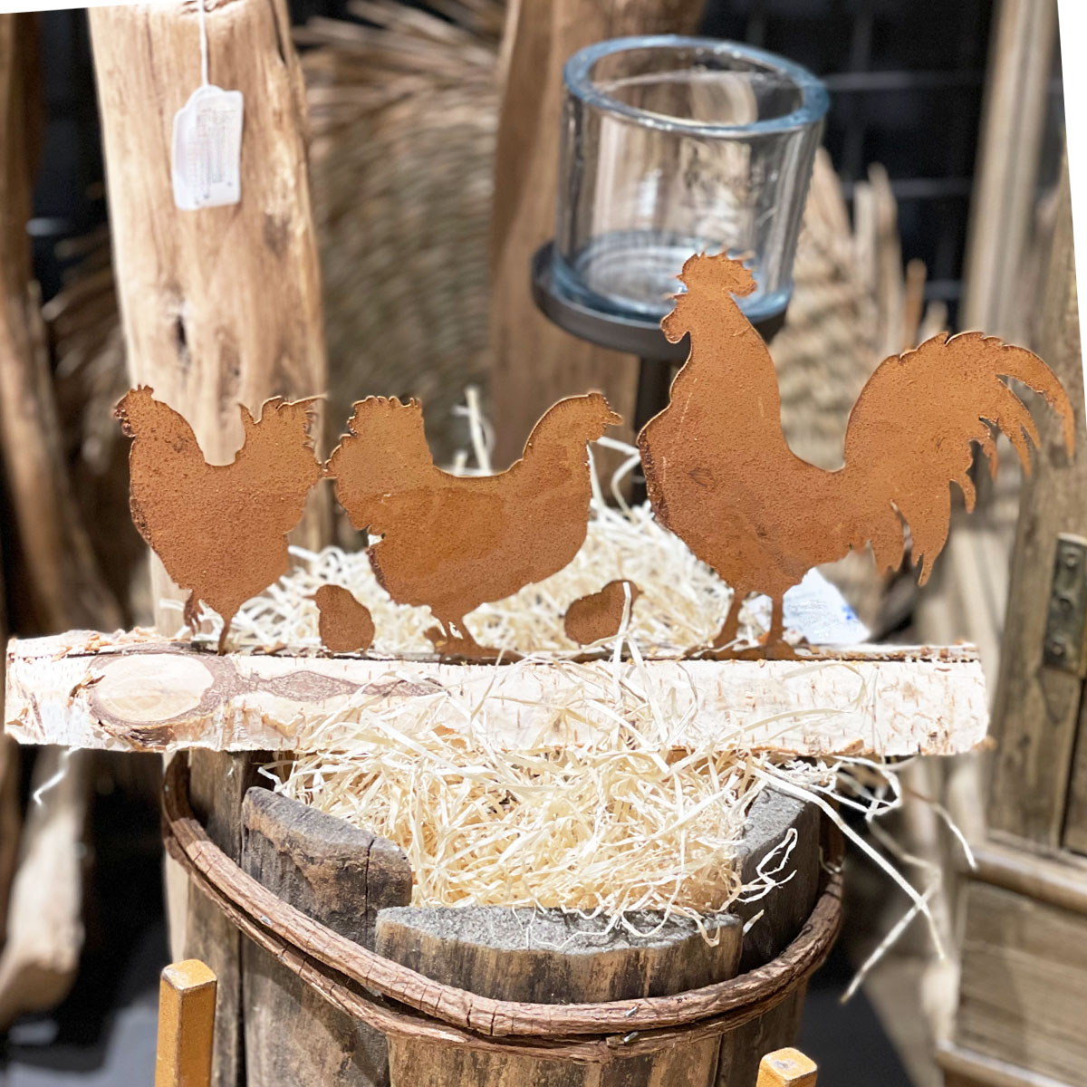 Deko Hühner auf Baumstamm, natur-Rost, 30cm